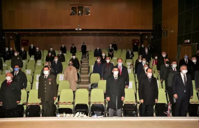 Rektör Coşkun, Çanakkale Zaferi'nin 106. yıl dönümü etkinliklerine katıldı Rektör Coşkun, Çanakkale Zaferi'nin 106. yıl dönümü etkinliklerine katıldı