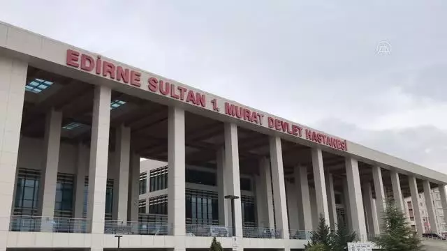 Sağlık çalışanlarının Türkiye Cumhuriyeti kimlik kartları 'vefa örneği' sergilenerek yenilendi Sağlık çalışanlarının Türkiye Cumhuriyeti kimlik kartları 'vefa örneği' sergilenerek yenilendi