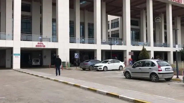 Sağlık çalışanlarının Türkiye Cumhuriyeti kimlik kartları 'vefa örneği' sergilenerek yenilendi Sağlık çalışanlarının Türkiye Cumhuriyeti kimlik kartları 'vefa örneği' sergilenerek yenilendi