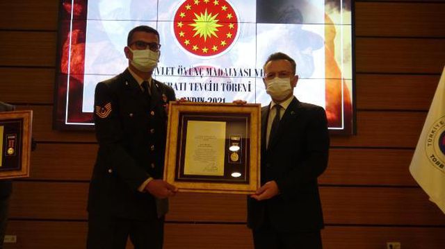 Şehit yakınları ve gazilere 'Devlet Övünç Madalyası'