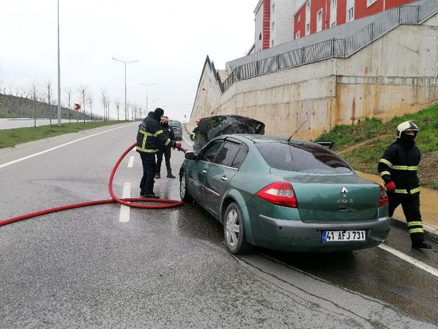 seyir halindeki otomobil alev alev yandi 7 14006030 o