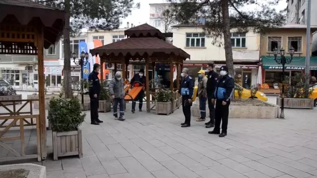 Sinop'ta korona önlemleri: Banklar kaldırıldı