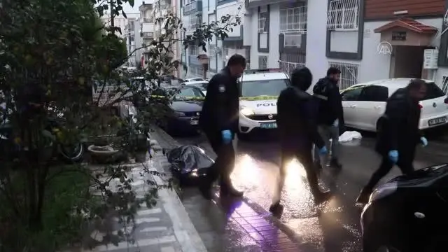 Sokakta fenalaşan kişi, hayatını kaybetti Sokakta fenalaşan kişi, hayatını kaybetti