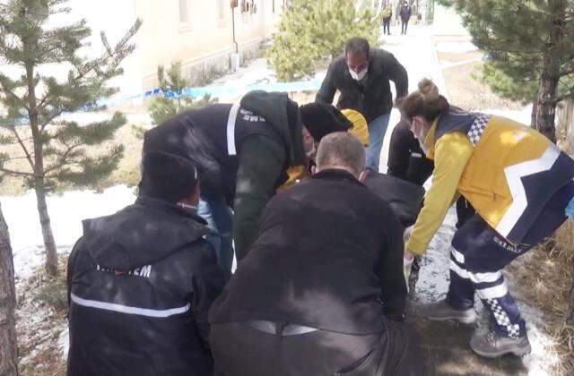 Son nefesini cuma namazını kılmak için gittiği caminin bahçesinde verdi