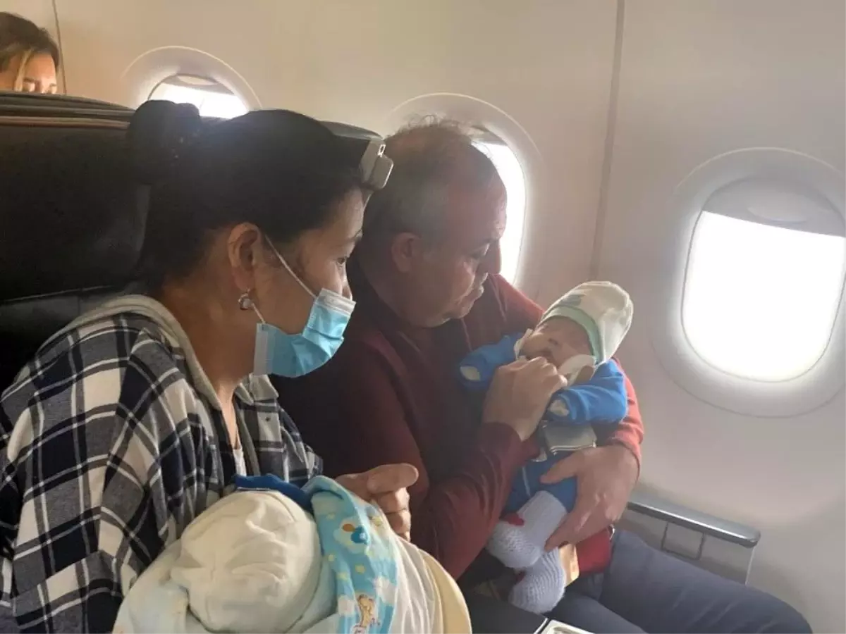 Uçakta kalp krizi geçiren bebek yolcunun hayatını AK Parti milletvekili kurtardı
