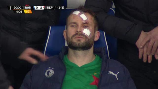 UEFA Avrupa Ligi'nde insanlık dışı faul! Talihsiz kalecinin son hali korkuttu UEFA Avrupa Ligi'nde insanlık dışı faul! Talihsiz kalecinin son hali korkuttu