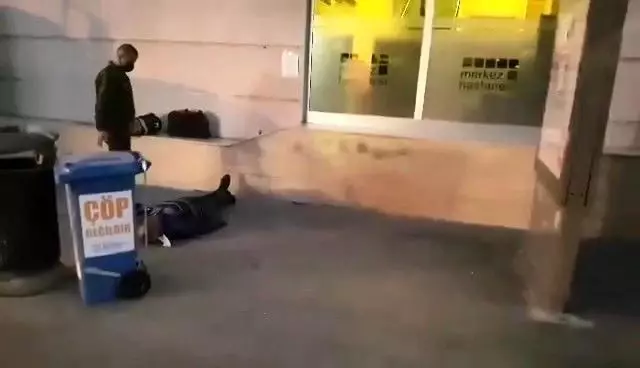 yasli adamin onunde can cekiserek oldugu hast 14007233 o