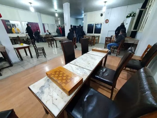 Son dakika! Adana'da kahvehaneye baskın: Güvenlik kamerasından polisleri gören şüpheliler binanın terasına saklandı Son dakika! Adana'da kahvehaneye baskın: Güvenlik kamerasından polisleri gören şüpheliler binanın terasına saklandı