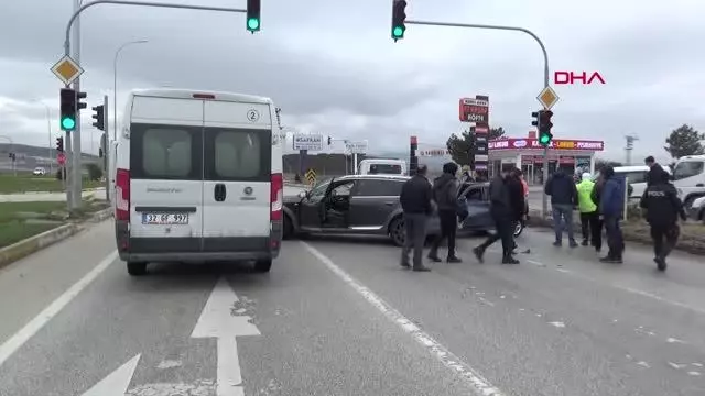 Son dakika haberi! AFYONKARAHİSAR Sandıklı'da zincirleme kaza