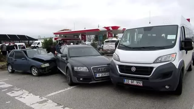 Son dakika haberi | AFYONKARAHİSAR - Zincirleme trafik kazası Son dakika haberi | AFYONKARAHİSAR - Zincirleme trafik kazası