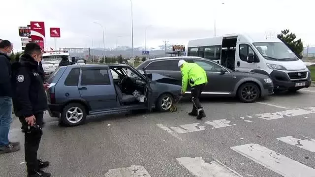 Son dakika haberi | AFYONKARAHİSAR - Zincirleme trafik kazası Son dakika haberi | AFYONKARAHİSAR - Zincirleme trafik kazası