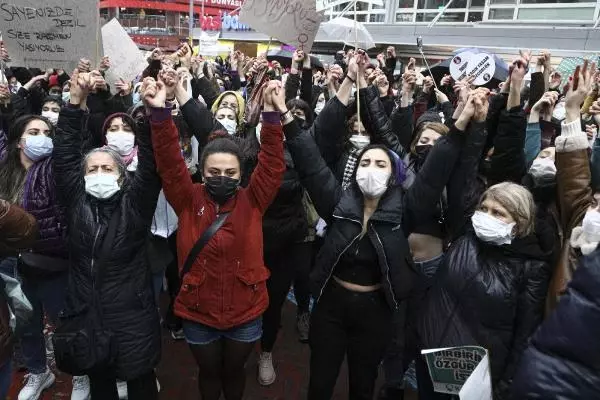 Ankara'da 'İstanbul Sözleşmesi' kararı protesto edildi