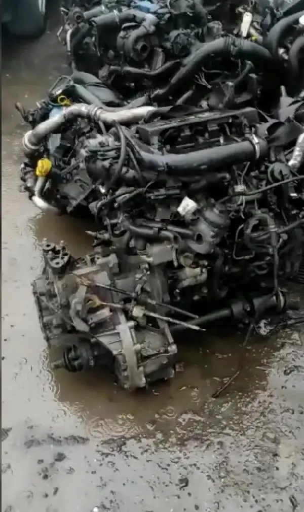 ATAŞEHİR'DE KAÇAK VE ÇALINTI OTOMOBİL MOTORLARI ELE GEÇİRİLDİ ATAŞEHİR'DE KAÇAK VE ÇALINTI OTOMOBİL MOTORLARI ELE GEÇİRİLDİ
