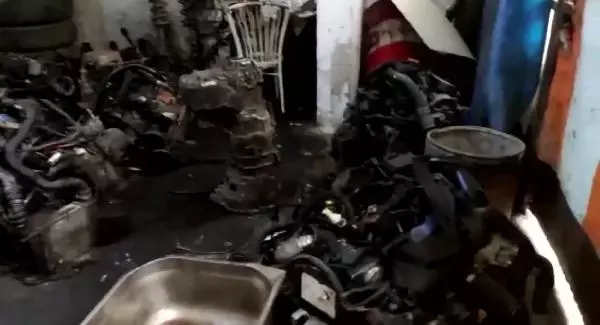 ATAŞEHİR'DE KAÇAK VE ÇALINTI OTOMOBİL MOTORLARI ELE GEÇİRİLDİ ATAŞEHİR'DE KAÇAK VE ÇALINTI OTOMOBİL MOTORLARI ELE GEÇİRİLDİ
