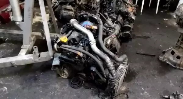 ATAŞEHİR'DE KAÇAK VE ÇALINTI OTOMOBİL MOTORLARI ELE GEÇİRİLDİ ATAŞEHİR'DE KAÇAK VE ÇALINTI OTOMOBİL MOTORLARI ELE GEÇİRİLDİ