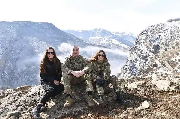Son dakika! Azerbaycan Cumhurbaşkanı Aliyev, Nevruz ateşini işgalden kurtarılan Şuşa'da yaktı Son dakika! Azerbaycan Cumhurbaşkanı Aliyev, Nevruz ateşini işgalden kurtarılan Şuşa'da yaktı