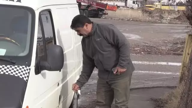 Son dakika haberleri... Bağlama ustası, Aşık Veysel'in 107 yıllık bağlamasından ilham alarak saz üretiyor Son dakika haberleri... Bağlama ustası, Aşık Veysel'in 107 yıllık bağlamasından ilham alarak saz üretiyor