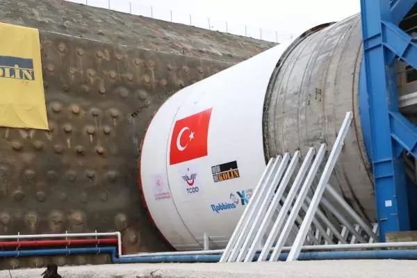 İzmir-Afyonkarahisar-Ankara YHT Projesi Eşme-Salihli Kesimi T1 Tüneli için kazı çalışmaları başladı İzmir-Afyonkarahisar-Ankara YHT Projesi Eşme-Salihli Kesimi T1 Tüneli için kazı çalışmaları başladı