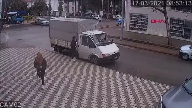 Erkek arkadaşı tarafından boğazı kesilerek öldürülen genç kızın son görüntüleri ortaya çıktı Erkek arkadaşı tarafından boğazı kesilerek öldürülen genç kızın son görüntüleri ortaya çıktı