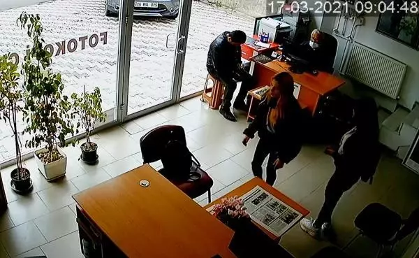 Erkek arkadaşı tarafından boğazı kesilerek öldürülen genç kızın son görüntüleri ortaya çıktı Erkek arkadaşı tarafından boğazı kesilerek öldürülen genç kızın son görüntüleri ortaya çıktı