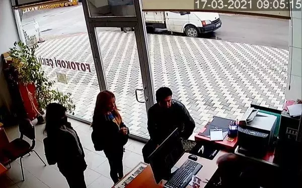 Erkek arkadaşı tarafından boğazı kesilerek öldürülen genç kızın son görüntüleri ortaya çıktı Erkek arkadaşı tarafından boğazı kesilerek öldürülen genç kızın son görüntüleri ortaya çıktı