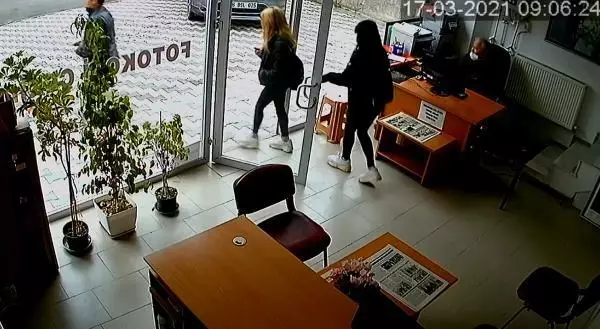Erkek arkadaşı tarafından boğazı kesilerek öldürülen genç kızın son görüntüleri ortaya çıktı Erkek arkadaşı tarafından boğazı kesilerek öldürülen genç kızın son görüntüleri ortaya çıktı