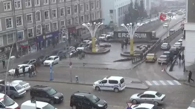 - Erzurum'da kar yağışı etkili oluyor - Erzurum'da kar yağışı etkili oluyor