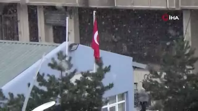 - Erzurum'da kar yağışı etkili oluyor - Erzurum'da kar yağışı etkili oluyor