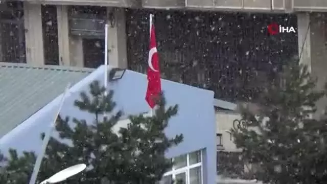 - Erzurum'da kar yağışı etkili oluyor - Erzurum'da kar yağışı etkili oluyor