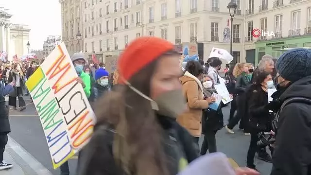 Son dakika haber... Fransa'da çevreci öğrencilerden küreselleşme karşıtı protesto Son dakika haber... Fransa'da çevreci öğrencilerden küreselleşme karşıtı protesto