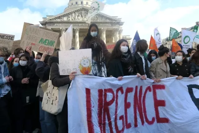 Son dakika haber... Fransa'da çevreci öğrencilerden küreselleşme karşıtı protesto Son dakika haber... Fransa'da çevreci öğrencilerden küreselleşme karşıtı protesto
