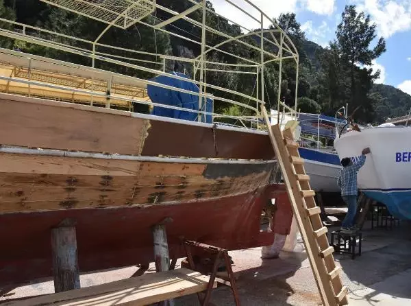 MUĞLA Gezi tekneleri sezona hazırlanıyor MUĞLA Gezi tekneleri sezona hazırlanıyor