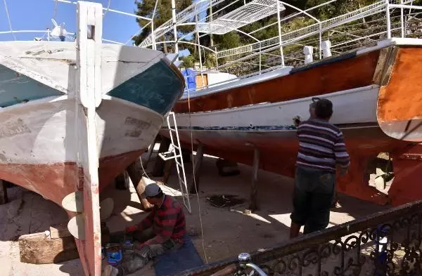 MUĞLA Gezi tekneleri sezona hazırlanıyor MUĞLA Gezi tekneleri sezona hazırlanıyor