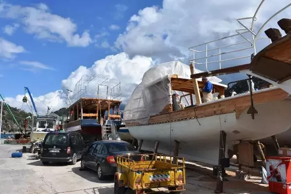 MUĞLA Gezi tekneleri sezona hazırlanıyor MUĞLA Gezi tekneleri sezona hazırlanıyor