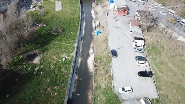 İstanbulluları korkutan kirlilik! Gökkuşağına dönen dere her gün farklı renkte akıyor