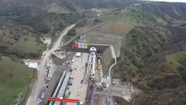 İzmir-Afyonkarahisar-Ankara YHT Projesi Eşme-Salihli Kesimi T1 Tüneli için kazı çalışmaları başladı İzmir-Afyonkarahisar-Ankara YHT Projesi Eşme-Salihli Kesimi T1 Tüneli için kazı çalışmaları başladı