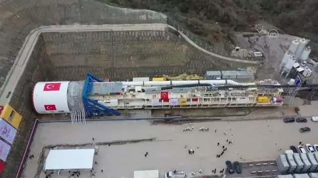 İzmir-Afyonkarahisar-Ankara YHT Projesi Eşme-Salihli Kesimi T1 Tüneli için kazı çalışmaları başladı İzmir-Afyonkarahisar-Ankara YHT Projesi Eşme-Salihli Kesimi T1 Tüneli için kazı çalışmaları başladı