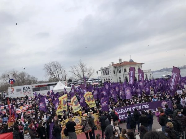 Kadıköy'de kadınlardan eylem