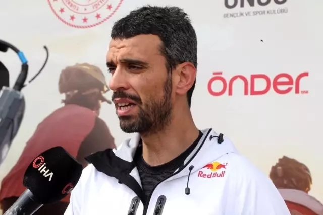 Kenan Sofuoğlu'ndan bisikletle tek teker şovu
