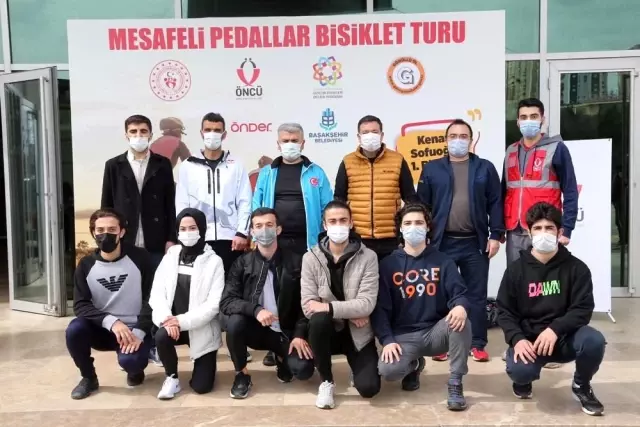 Kenan Sofuoğlu'ndan bisikletle tek teker şovu