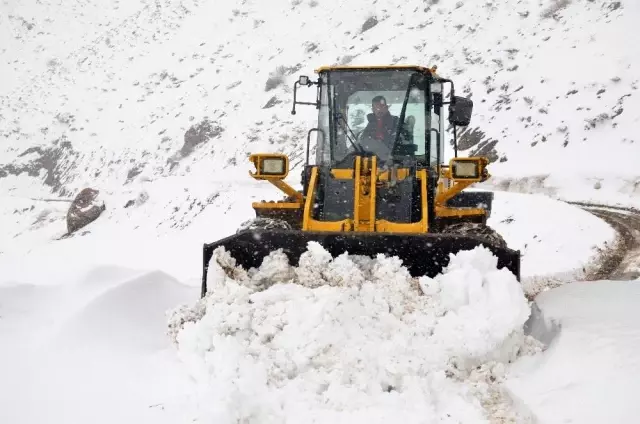 Şırnak'ta mart ayında 1 metre karla mücadele Şırnak'ta mart ayında 1 metre karla mücadele