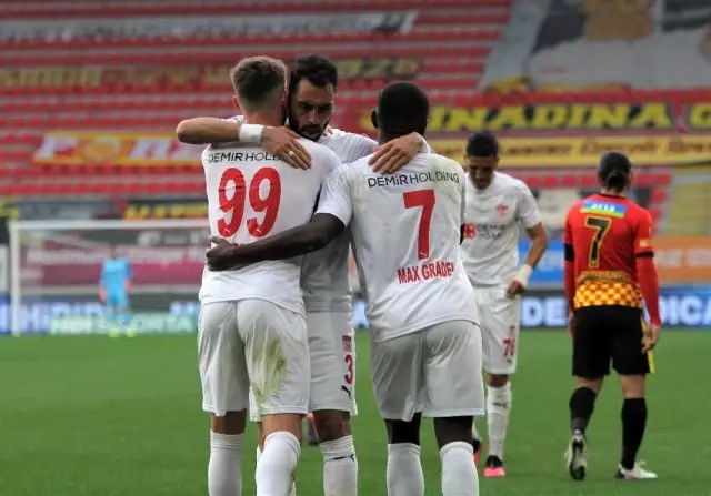 Süper Lig: Göztepe: 3 - D.G. Sivasspor: 5 (Maç sonucu) Süper Lig: Göztepe: 3 - D.G. Sivasspor: 5 (Maç sonucu)