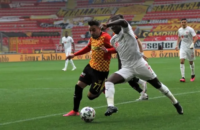 Süper Lig: Göztepe: 3 - D.G. Sivasspor: 5 (Maç sonucu) Süper Lig: Göztepe: 3 - D.G. Sivasspor: 5 (Maç sonucu)