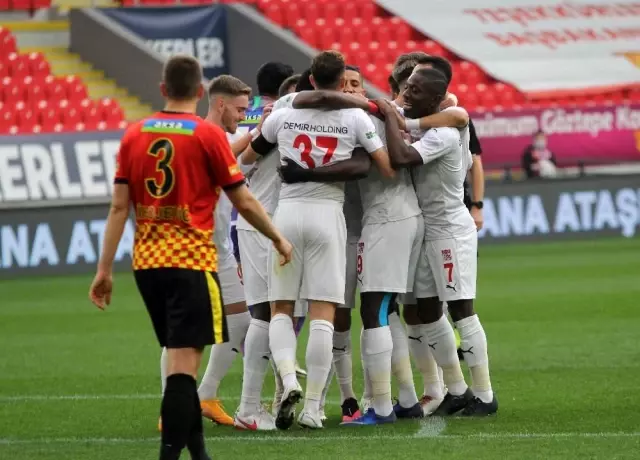 Süper Lig: Göztepe: 3 - D.G. Sivasspor: 5 (Maç sonucu) Süper Lig: Göztepe: 3 - D.G. Sivasspor: 5 (Maç sonucu)