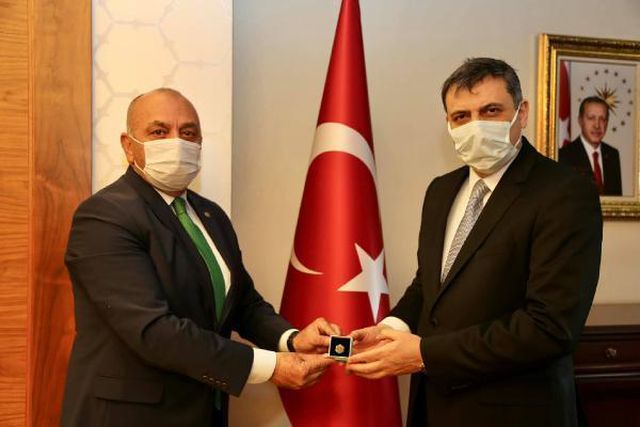 Tarlasında 3 bin 500 yıllık 'damga mührü' bulup yetkililere teslim etti! Çorumlu çiftçi ikramiyeyle ödüllendirilecek