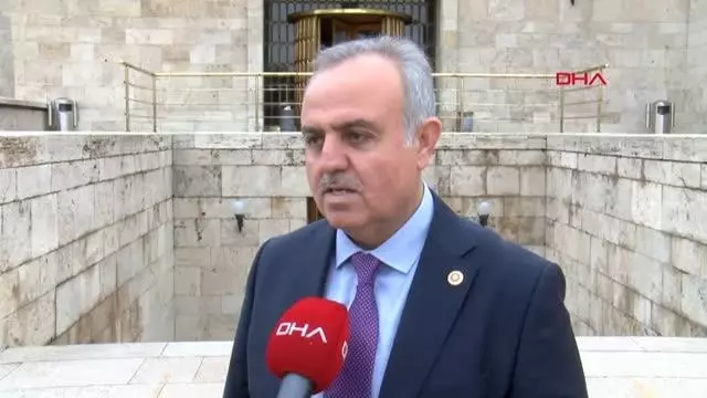 Uçakta bebeğin hayatını kurtaran doktor vekil, 2 hastaya daha müdahale etmiş Uçakta bebeğin hayatını kurtaran doktor vekil, 2 hastaya daha müdahale etmiş