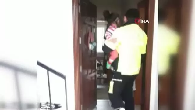 Son Dakika | 2 yaşındaki çocuk, polisin dikkati sayesinde kurtuldu Son Dakika | 2 yaşındaki çocuk, polisin dikkati sayesinde kurtuldu