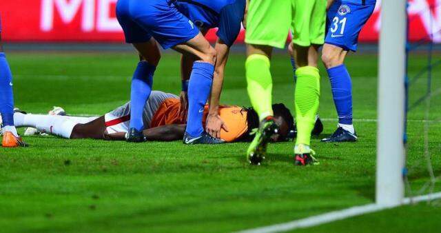 Al Hilal'da Bafetimbi Gomis, El Kadisiyah ile oynanan maçta baygınlık geçirdi