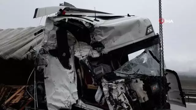 - Amasya'da sebze yüklü tır devrildi: Baba oğul hayatını kaybetti - Amasya'da sebze yüklü tır devrildi: Baba oğul hayatını kaybetti