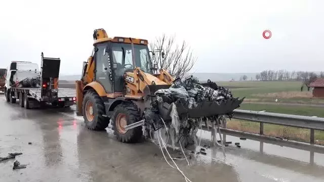 - Amasya'da sebze yüklü tır devrildi: Baba oğul hayatını kaybetti - Amasya'da sebze yüklü tır devrildi: Baba oğul hayatını kaybetti